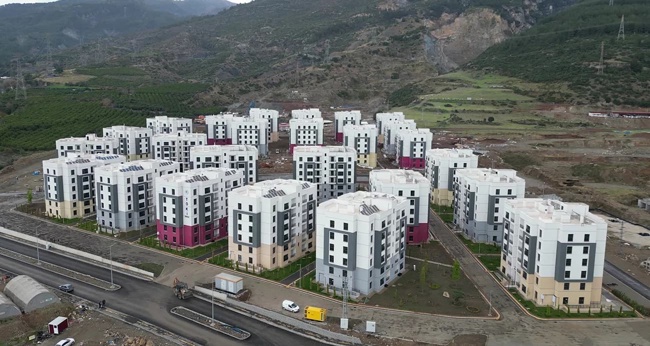 Hatay’da depremzedeler yeni evlerine kavuşuyor