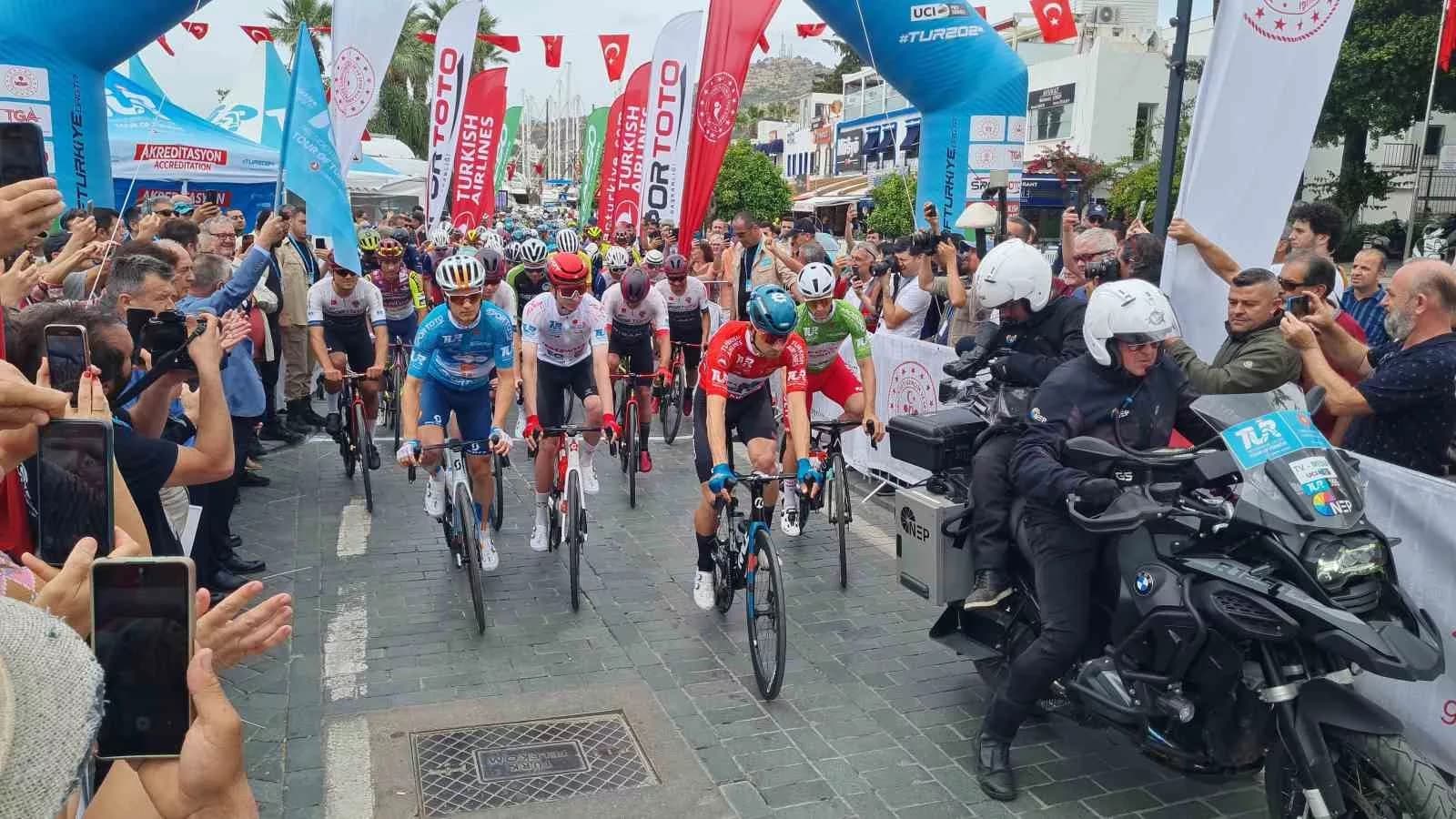 Cumhurbaşkanlığı Türkiye Bisiklet Turu’nda 177 kilometrelik Bodrum - Kuşadası etabı başladı
