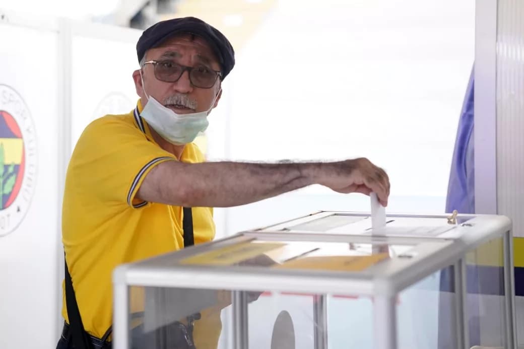Fenerbahçe’de oy kullanma işlemi başladı