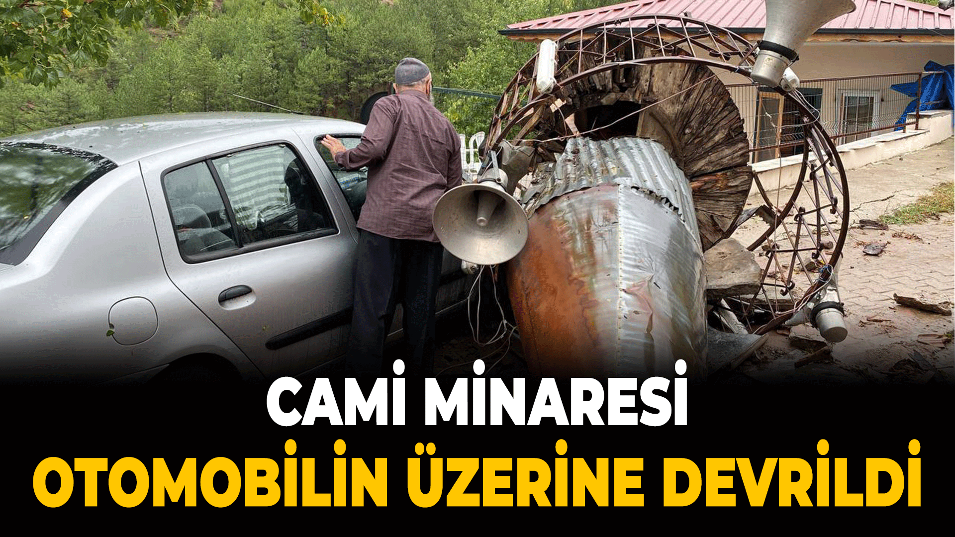 Şiddetli fırtına cami minaresini yıktı