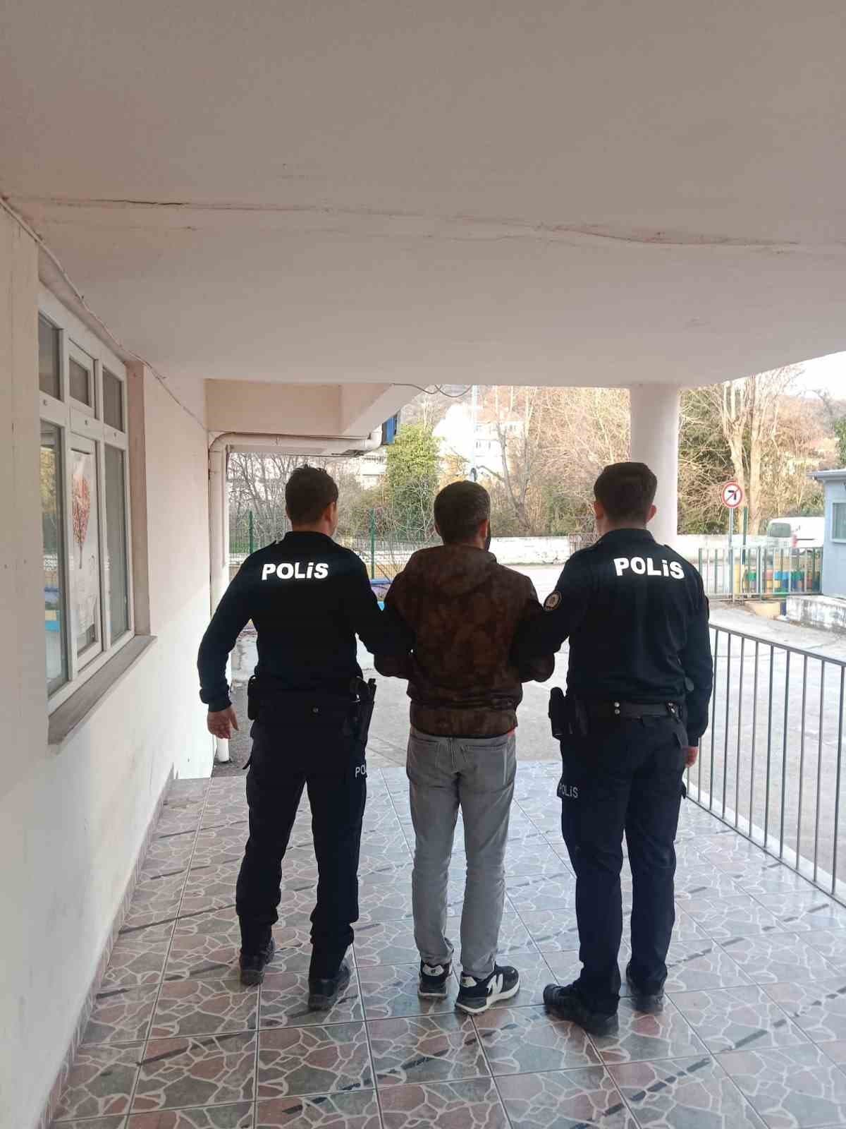 Uyuşturucuyla hükümlü yakalandı