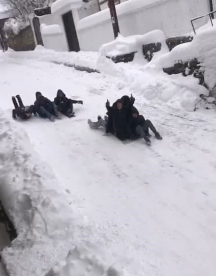 Kastamonu’da vatandaşlar karın tadını kızaklarla çıkardı