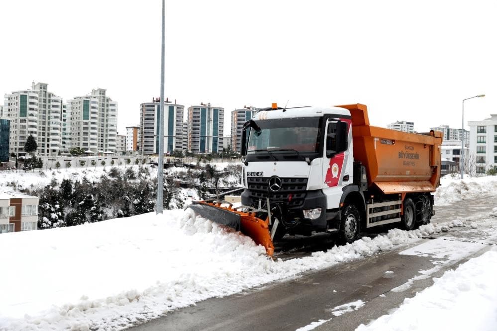 Samsun’da şehirde ve kırsalda karla mücadele çalışması