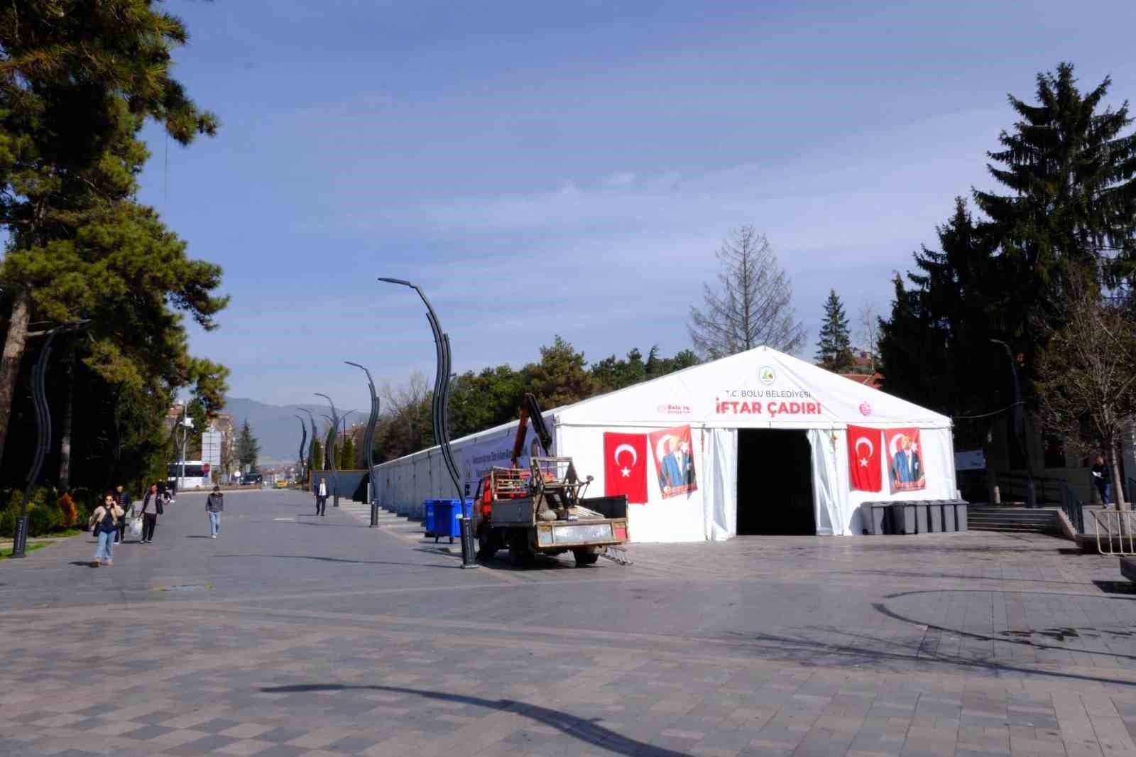 Ramazan ayında binlerce kişiye iftar hizmeti