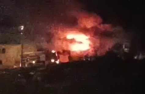 Ailesi iftara giden alkolü şahıs evini yaktı