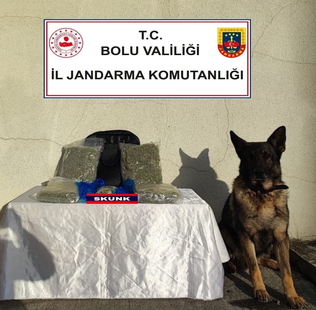 Uyuşturucu tacirleri otobüste yakalandı