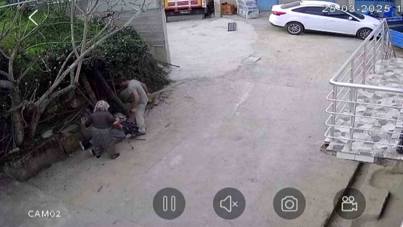 Dayısına kürekle saldırdı, o anlar güvenlik kamerasında