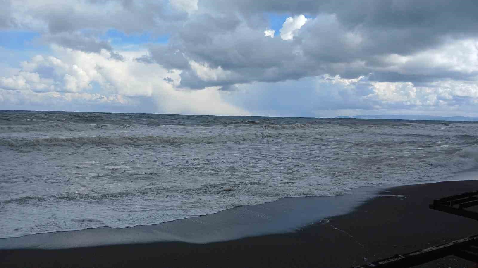 Batı Karadeniz’de fırtına etkili oluyor