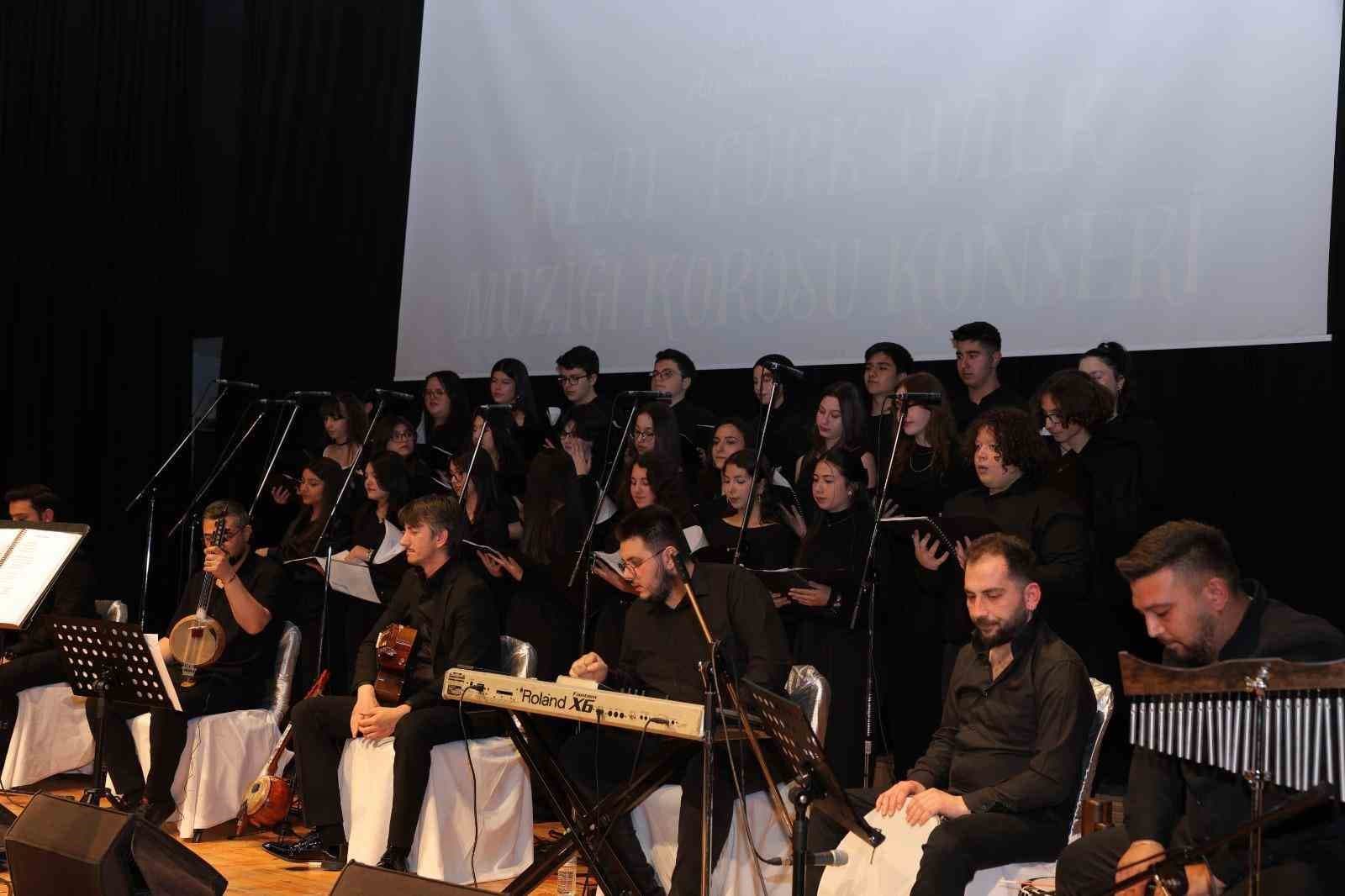 KEAL Türk Halk Müziği Korosu konseri büyük beğeni topladı