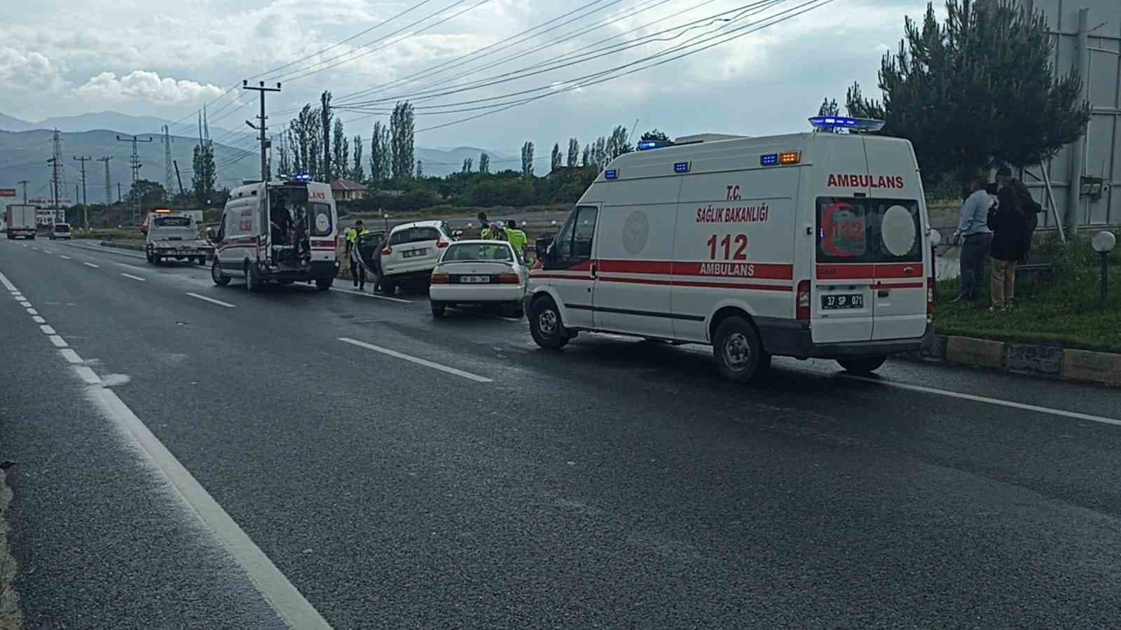 Kastamonu’da iki otomobil çarpıştı: 5 yaralı