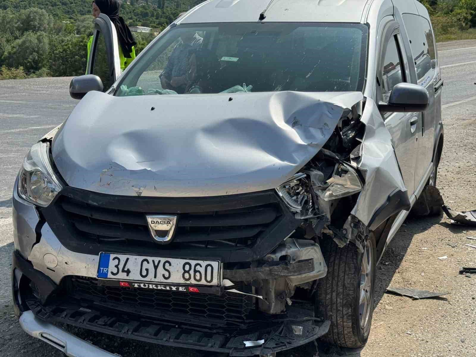 Kastamonu’da iki hafif ticari araç çarpıştı: 1 yaralı