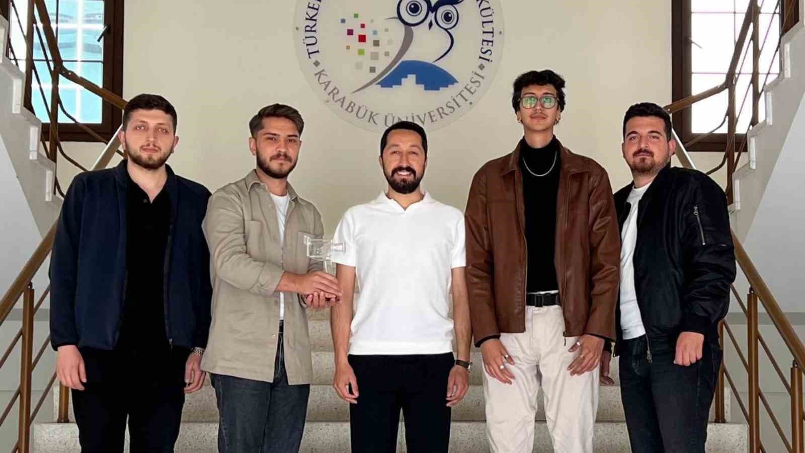Cam Adam Belgeseli "Etkileyici Senaryo Ödülü" aldı