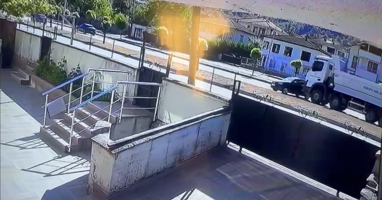 Düzce’de kamyon ile otomobil çarpıştı: 1 ölü