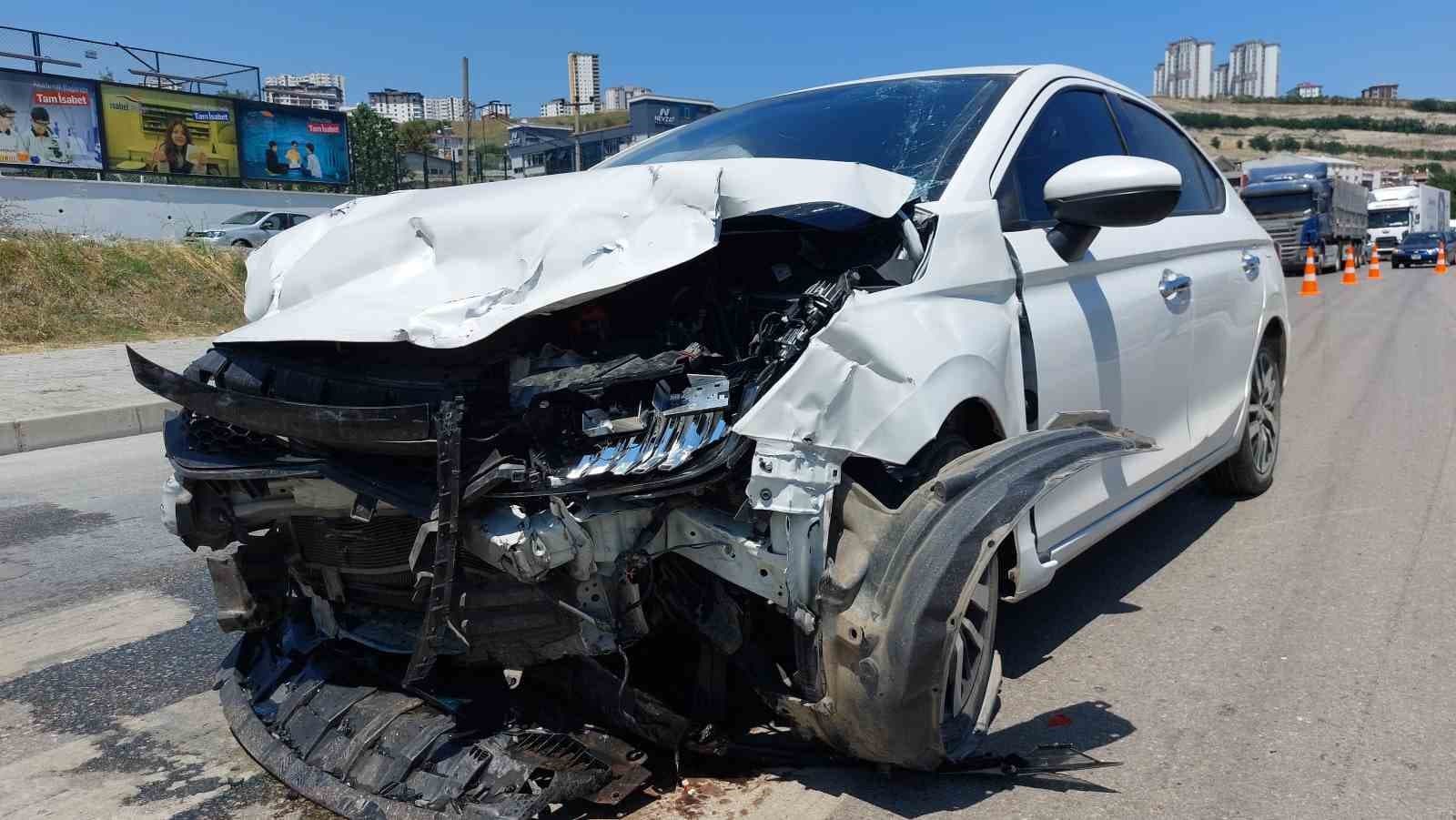 Polis aracı kaza yaptı: 2 polis ve 1 üsteğmen yaralandı