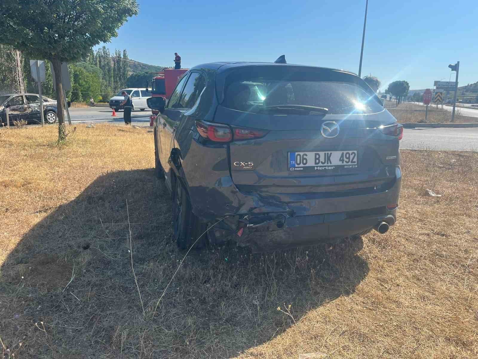 Çorumda iki otomobil çarpıştı: 4 yaralı