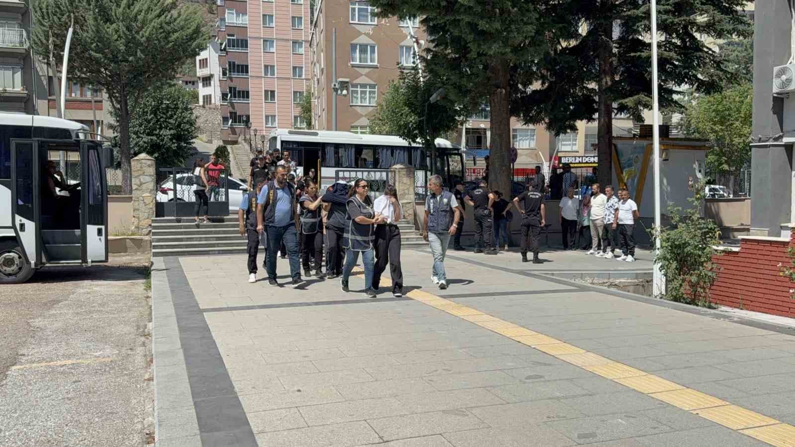 Yasa dışı bahis şüphelisi 32 kişinin 19’u hakim karşısında