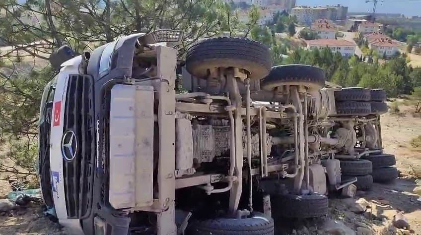Karabük’te devrilen beton mikseri sürücüsü yaralandı