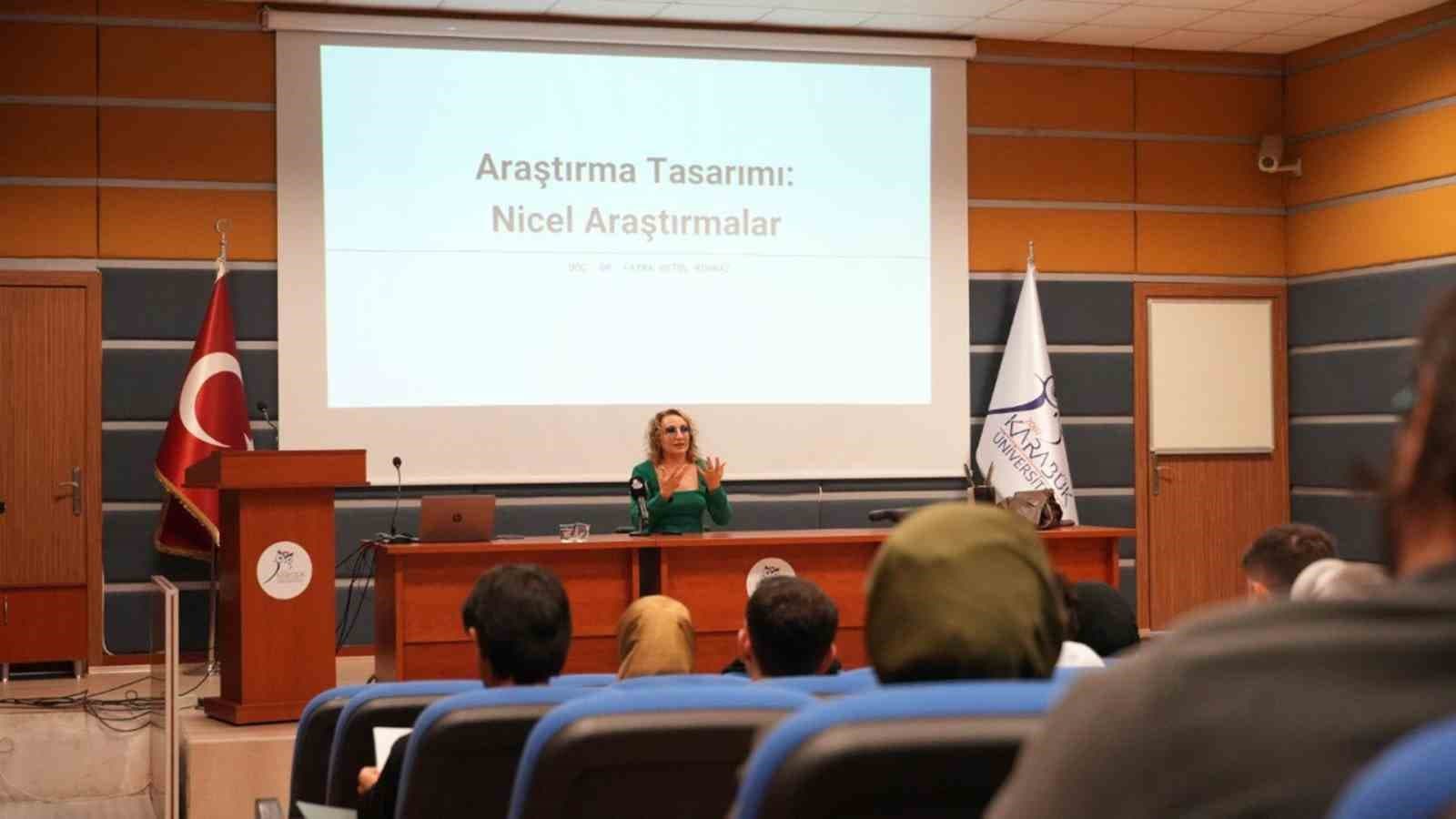 KBÜ’de tez yazım seminerlerinde beşinci hafta tamamlandı