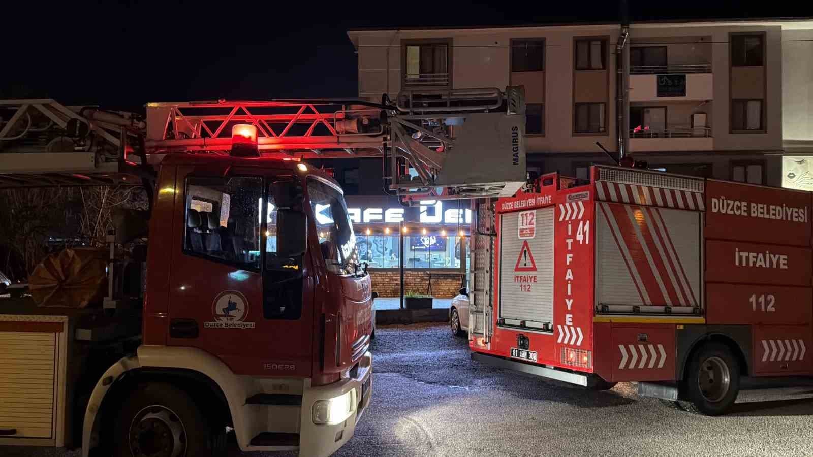 Kafenin mutfağında yanan yağ itfaiyeyi harekete geçirdi