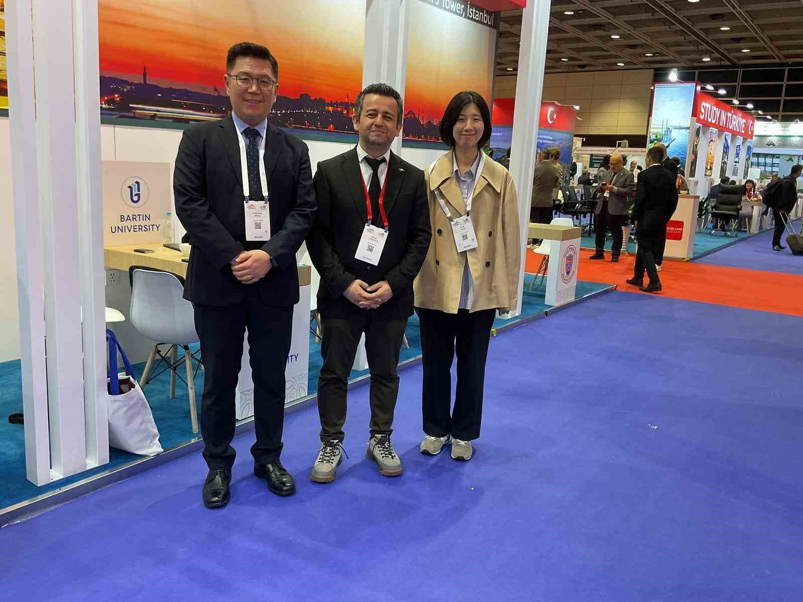 BARÜ Hong Kong’da küresel iş birliği ağını güçlendiriyor