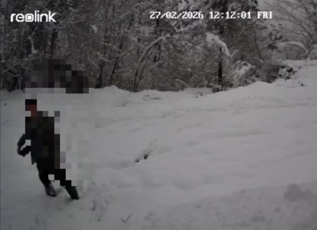 Kaçak avlanan şahıs fotokapana yakalandı