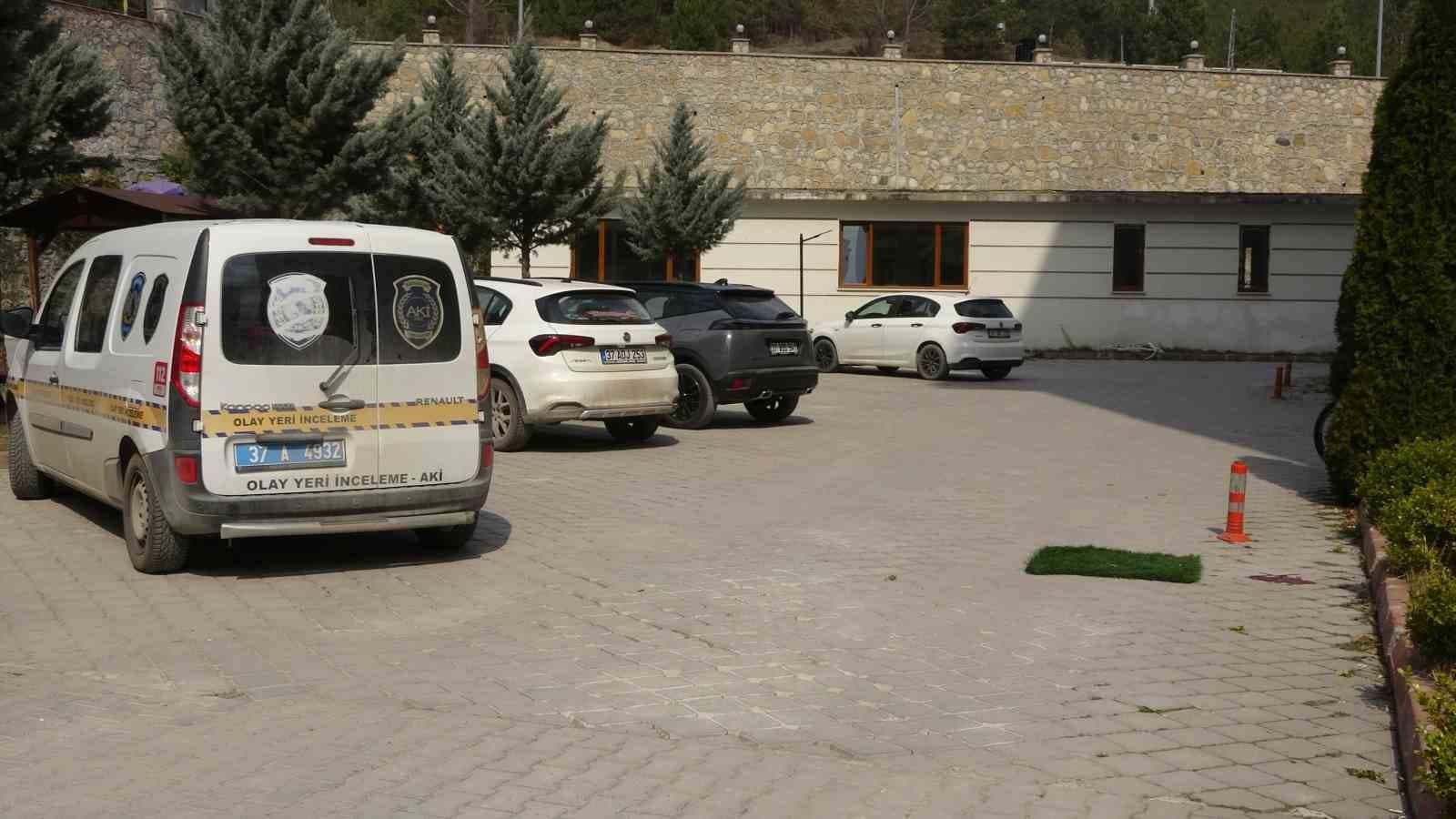 8’inci kattaki balkondan düşen genç hayatını kaybetti