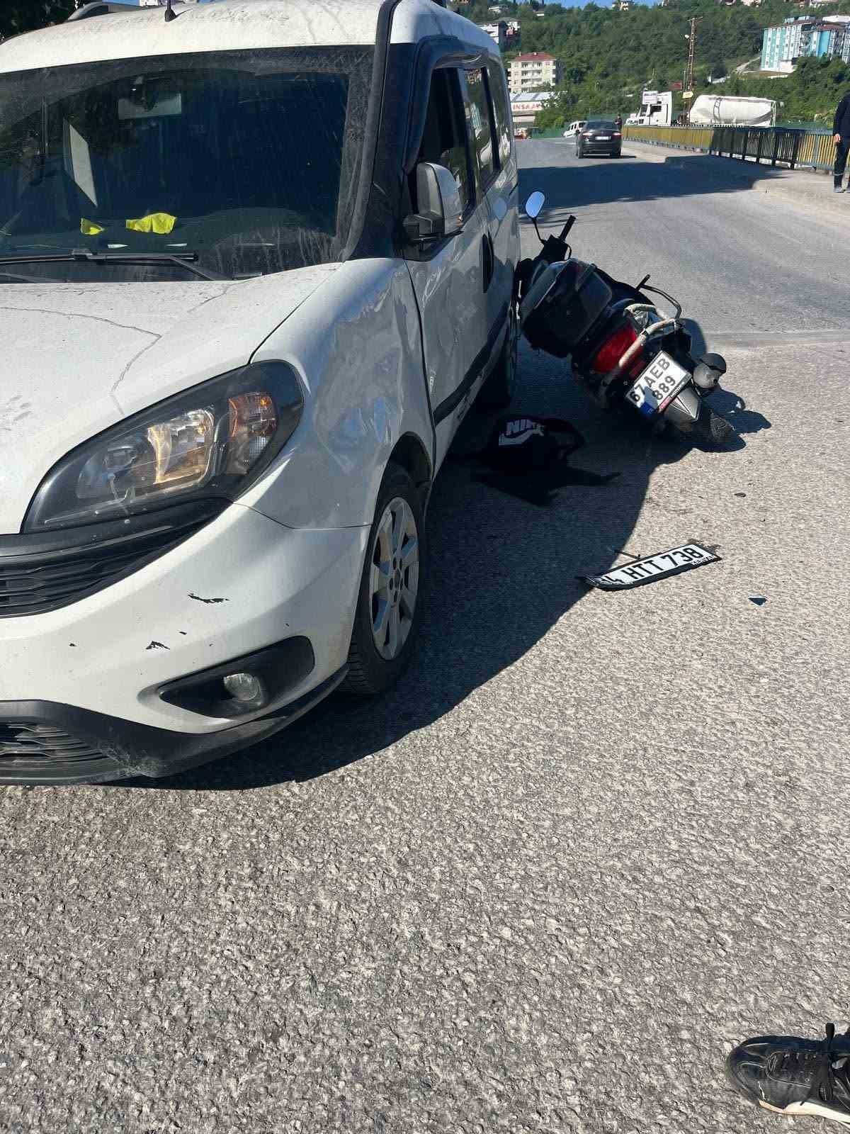 Alaplı’da zincirleme kaza; Motosikletteki 2 kişi yaralandı