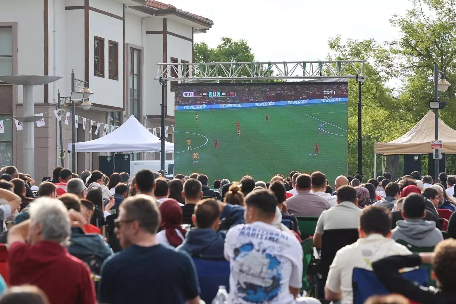 Safranbolu’da yürekler Milliler için attı