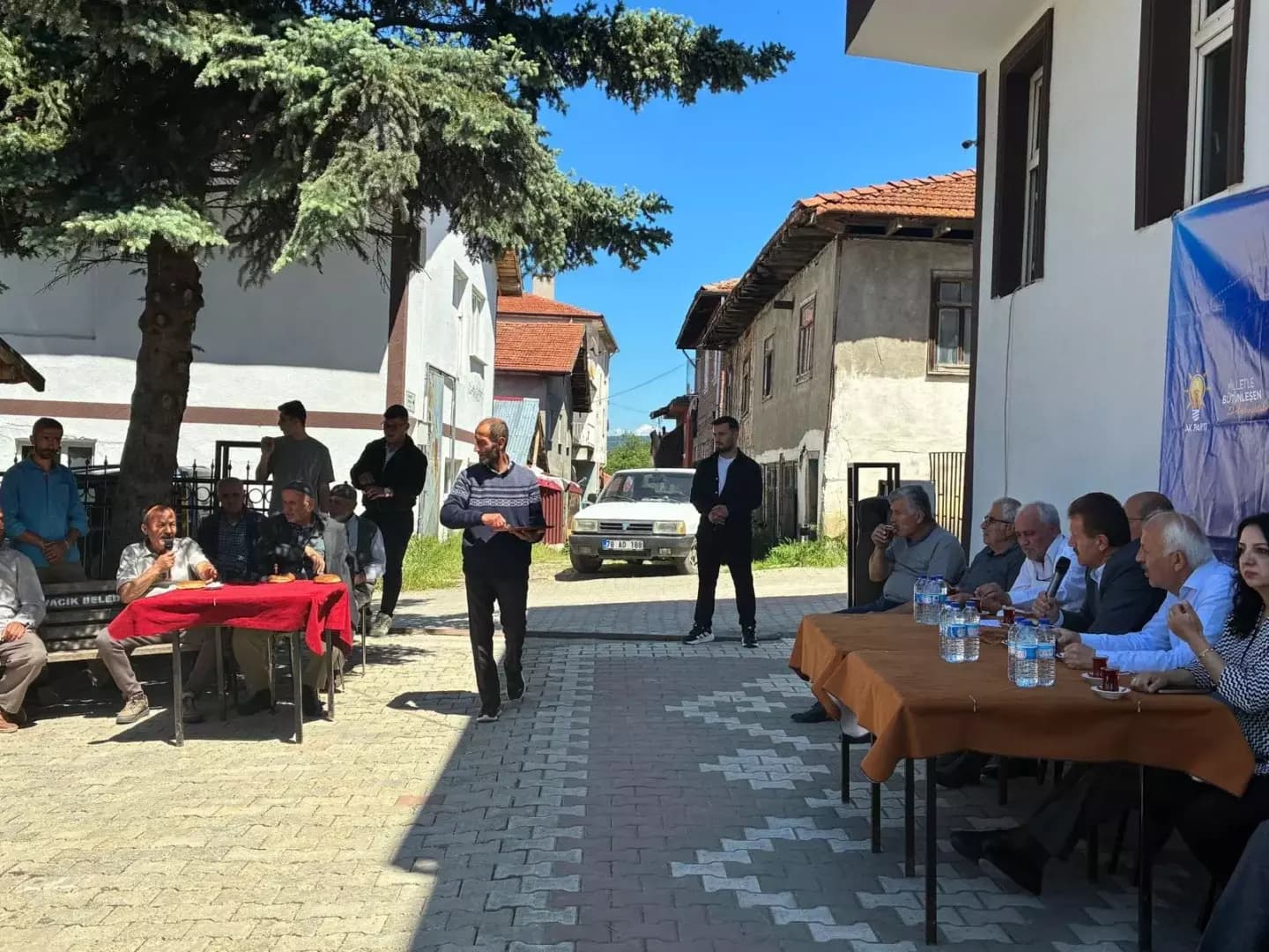 Başkan Şahin vatandaşların sorunlarını dinledi