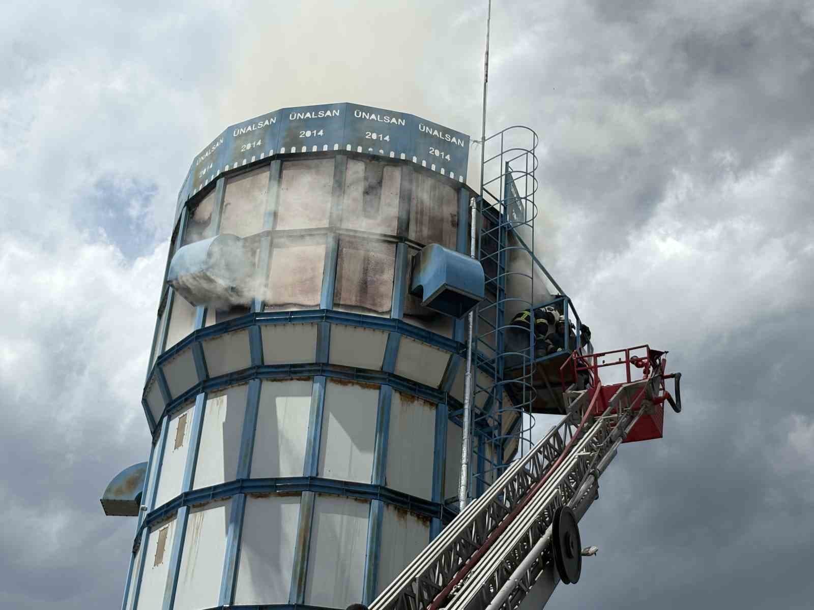 Ahşap kapı fabrikasının talaş silosunda korkutan yangın