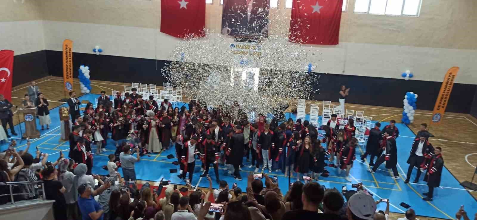 Devrek Hamidiye Anadolu lisesinden mezuniyet töreni