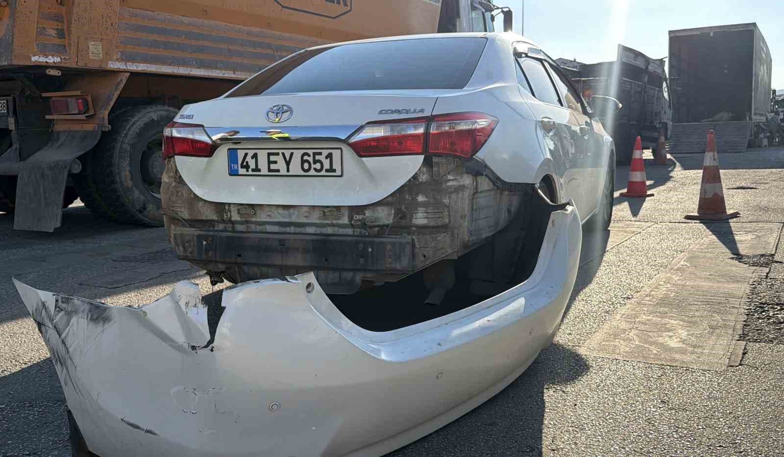 Bolu’da kamyonla otomobil çarpıştı