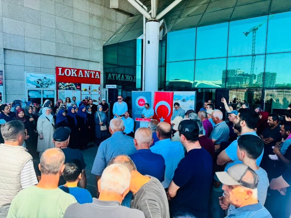 Bolu’dan 25 kişilik umre kafilesi dualarla uğurlandı