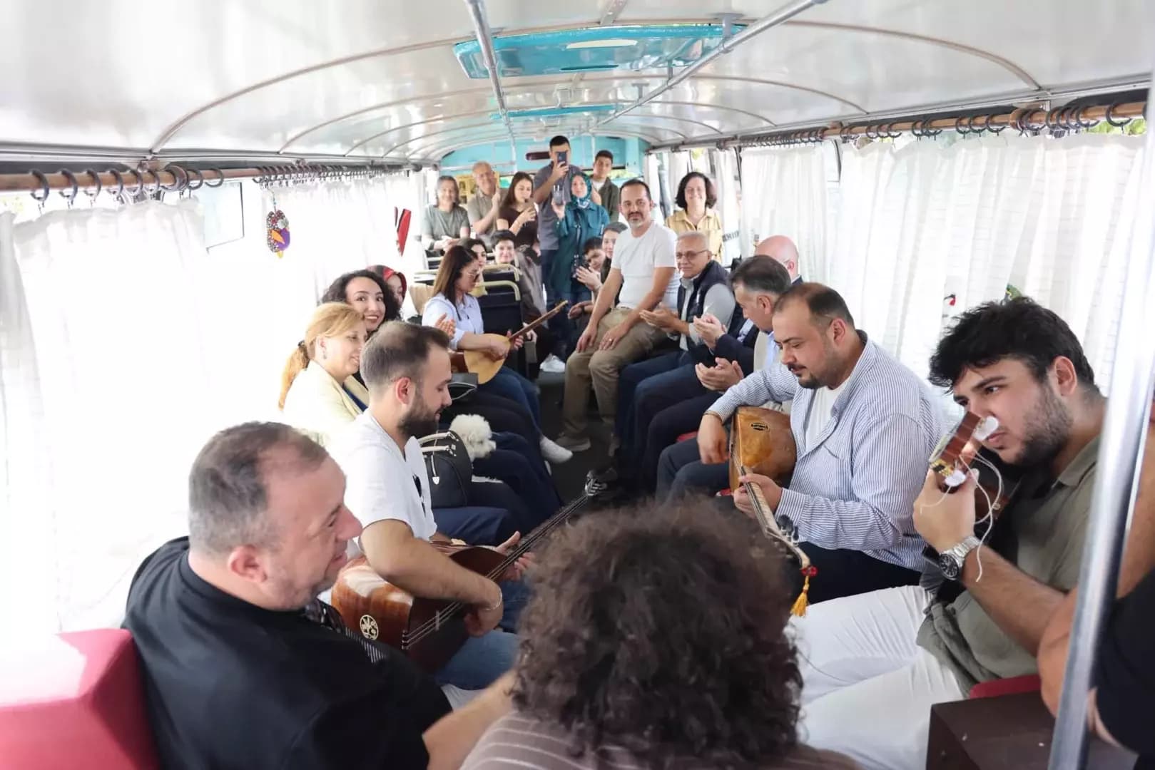 Vali Çağatay’dan “Allı Turnam” kültür otobüsüne ziyaret