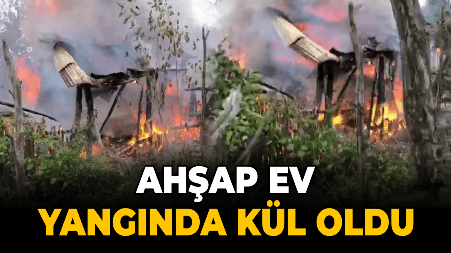 Ahşap ev yangında kül oldu