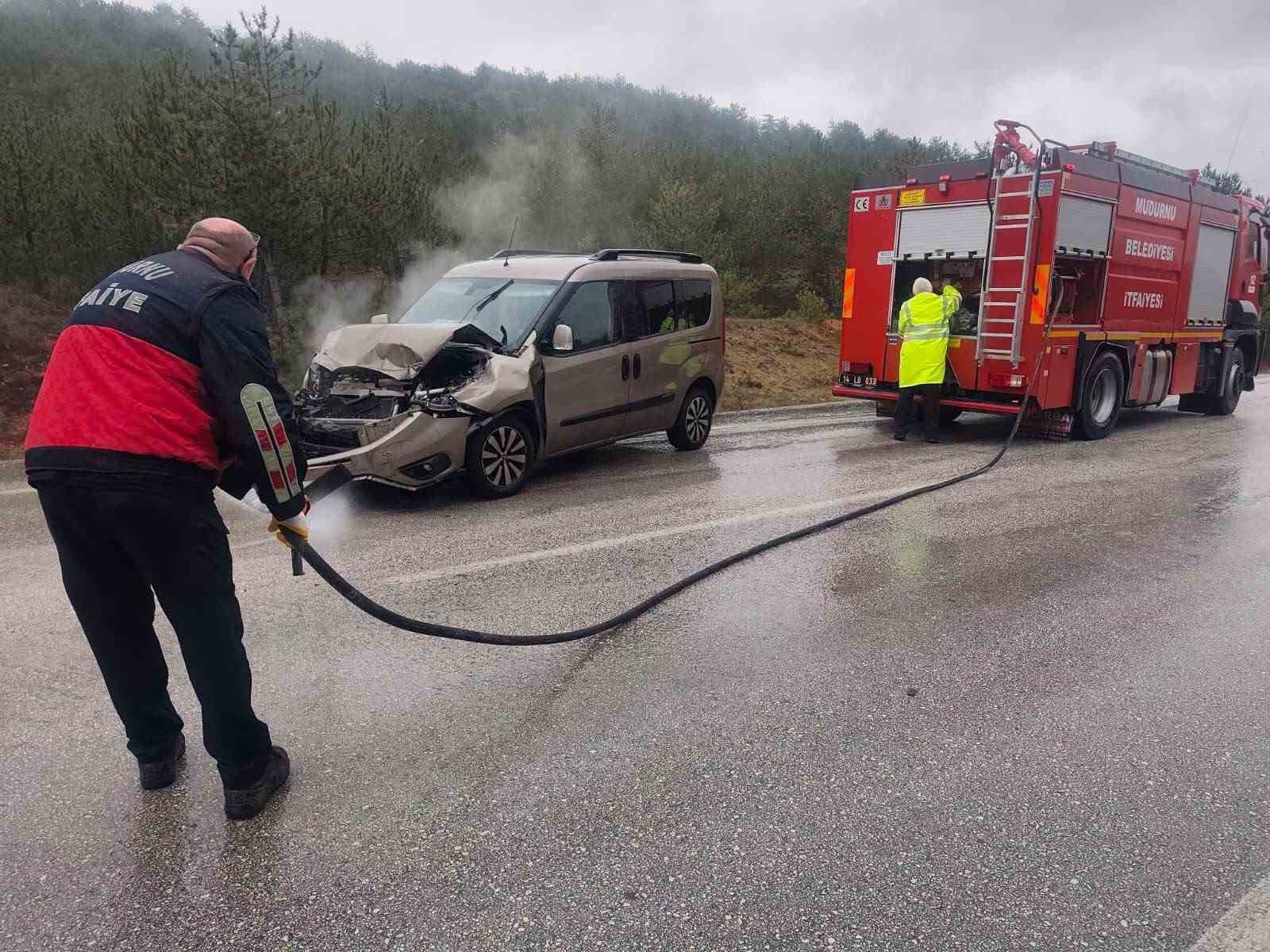 Bolu’da hafif ticari araç ile tır çarpıştı: 1 yaralı