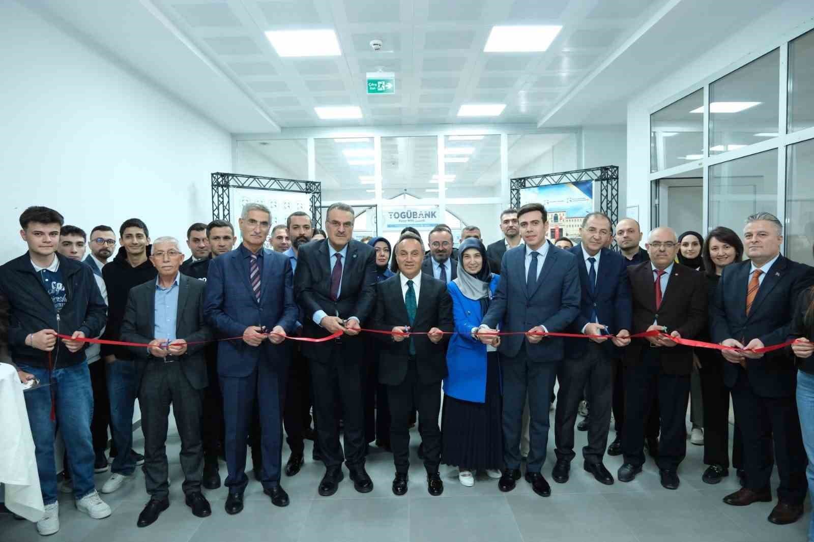 TOGÜ öğrencileri bankacılığı uygulama laboratuvarında öğrenecek