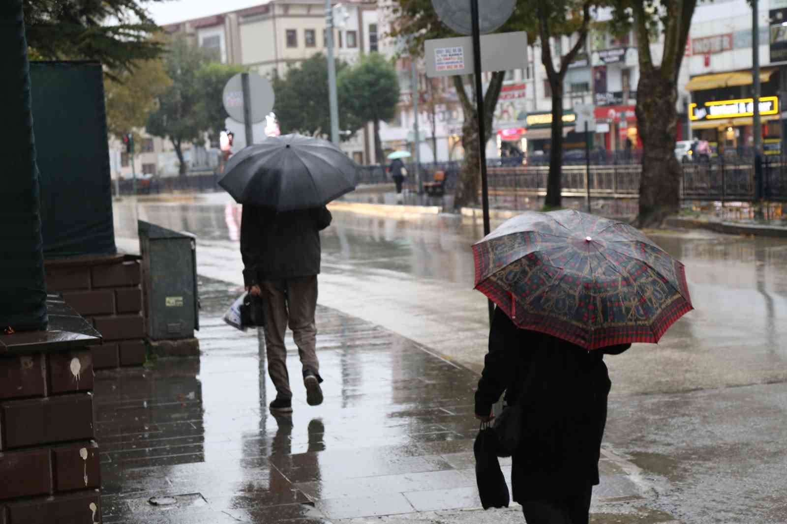 Kastamonu’da sağanak yağış etkili oluyor