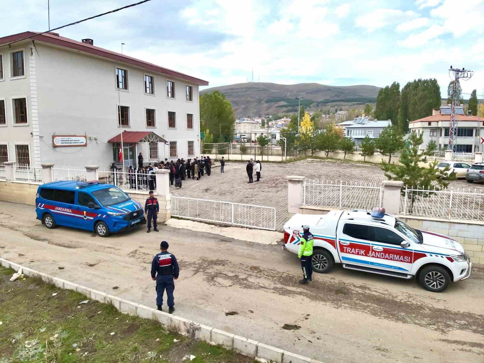 Jandarmadan Gökçedere’de okul denetimi