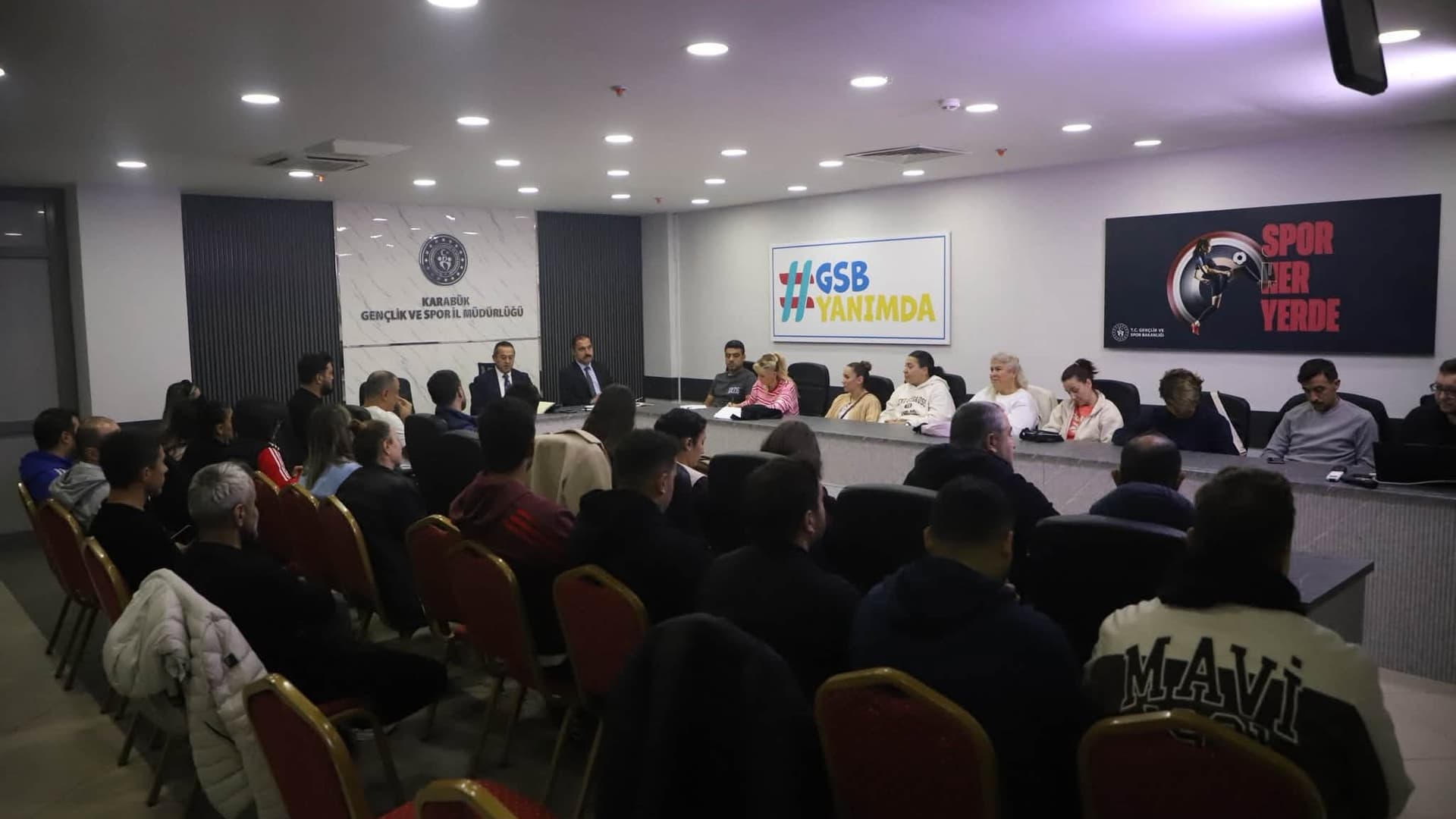 Karabük'te antrenörlerle spor toplantısı yapıldı
