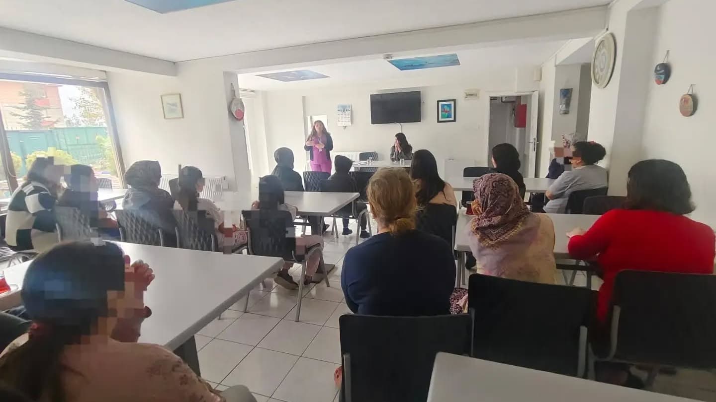 Meme kanseri farkındalık eğitimi düzenlendi
