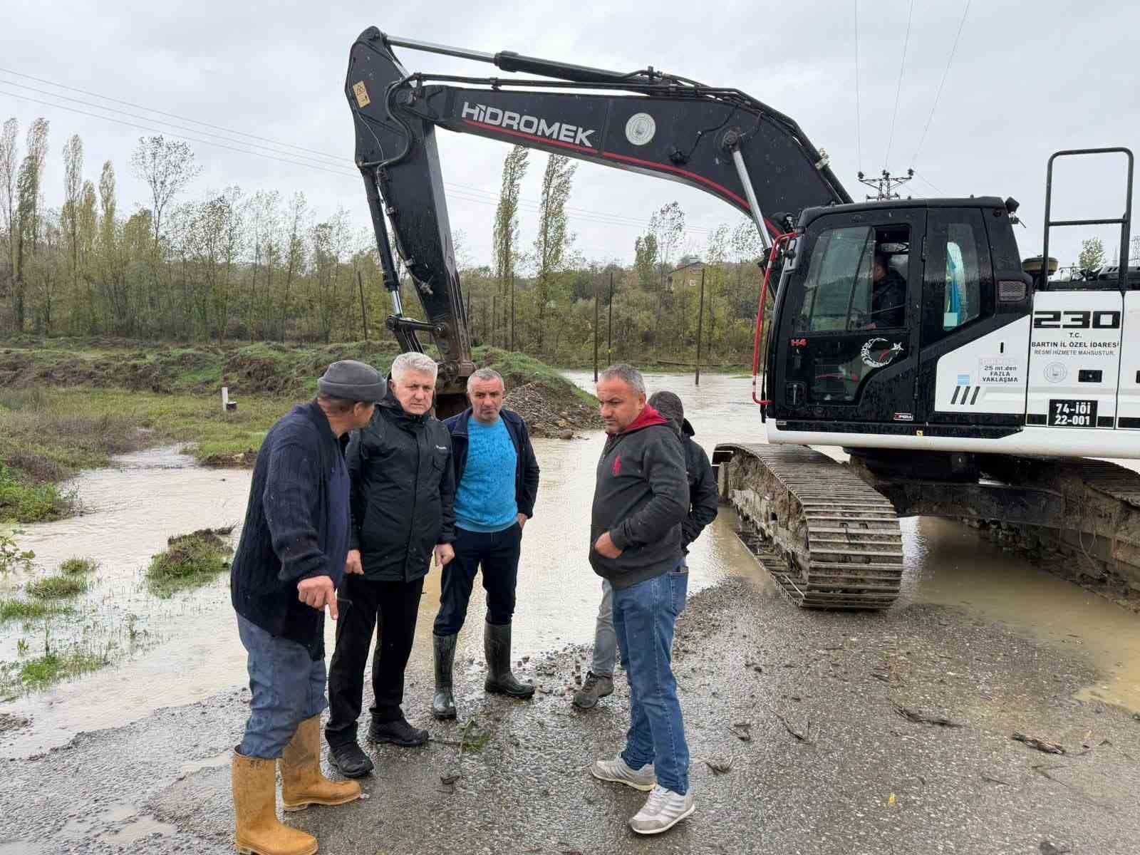 Bartın’da 15 saatte 14 sel, 12 çatı uçması ihbarı yapıldı