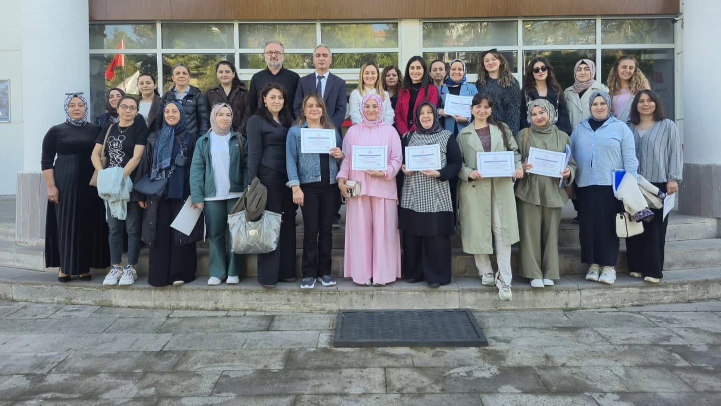 20 Sağlık personeline yenidoğan bakım eğitimi