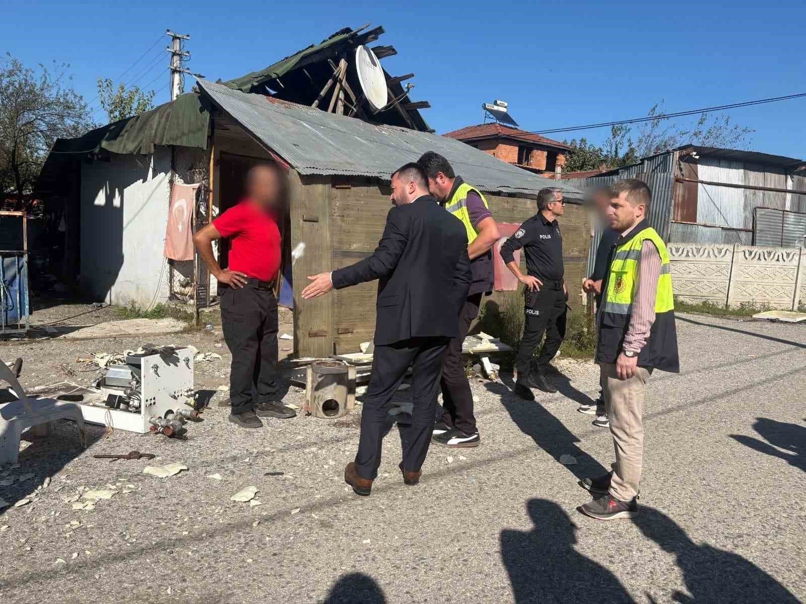 Düzce’de evlerin önü atık alanına döndü, belediye süre verdi