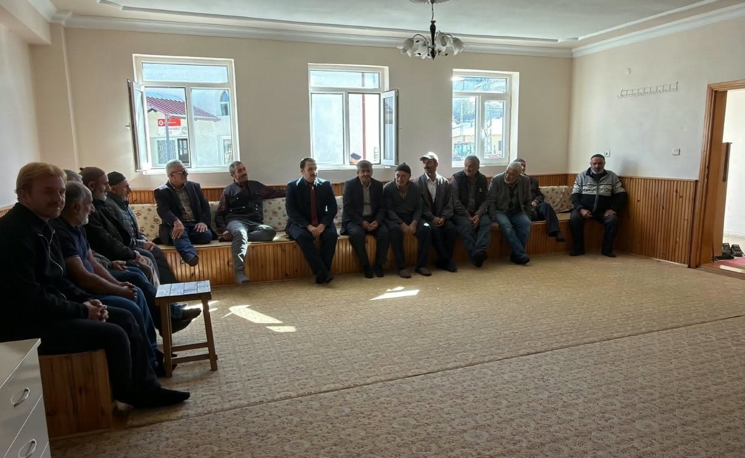 Kaymakam Ahat Otlukbeli ve Elmalı’da vatandaşlarla bir araya geldi