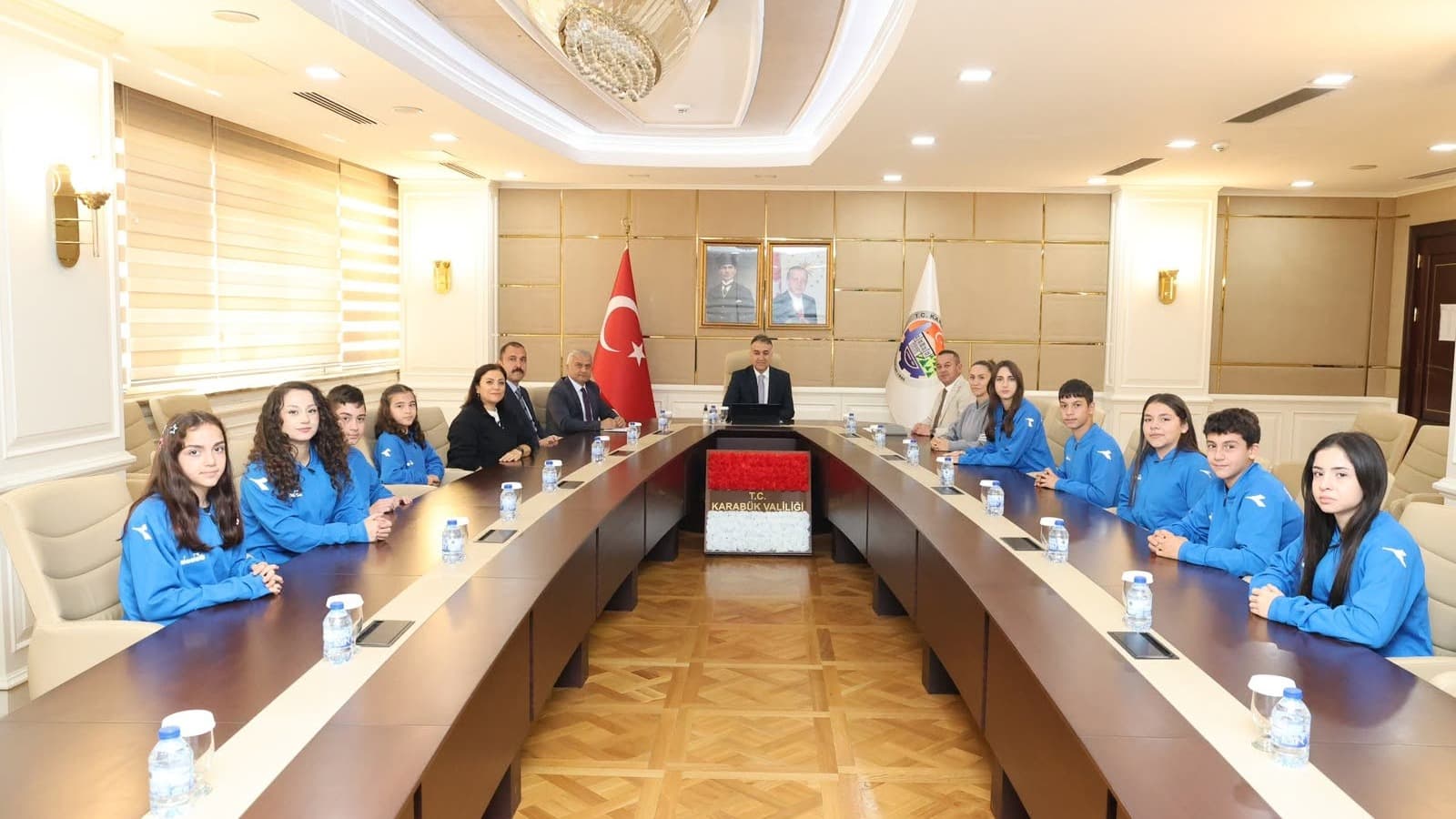 Vali Çağatay, başarılı  sporcuları makamında kabul etti