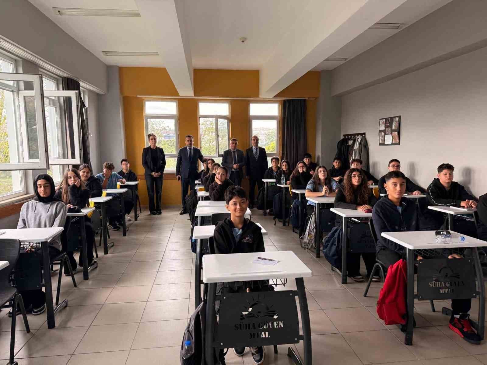 Kaymakam Uzan öğrencilerle bir araya geldi