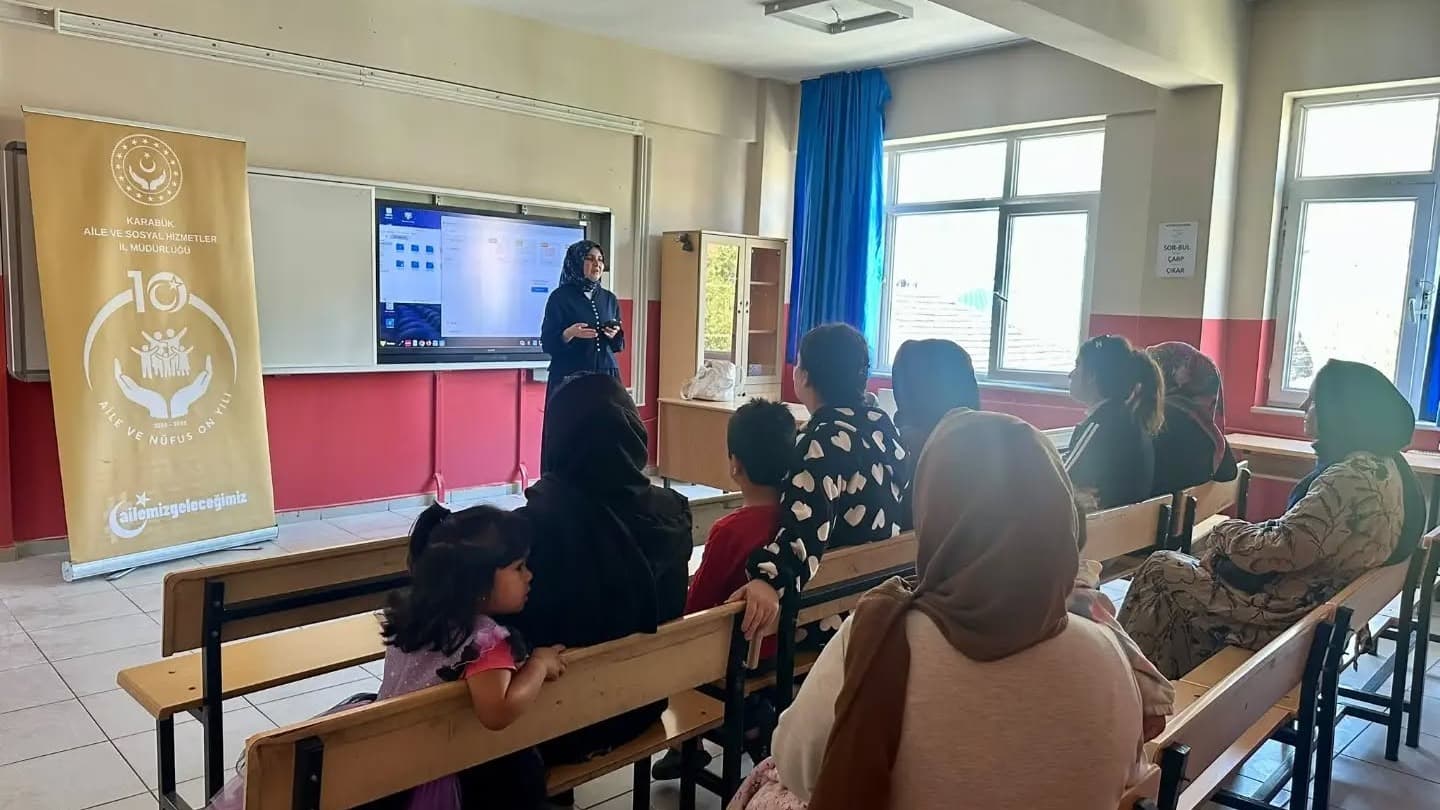 Karabükte velilere okul ve aile eğitimi verildi