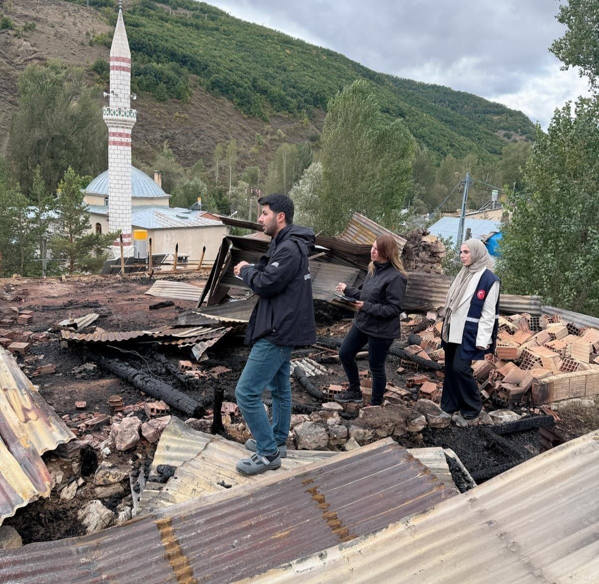 Heybetepe köyünde yangının ardından hasar tespit çalışması yapıldı