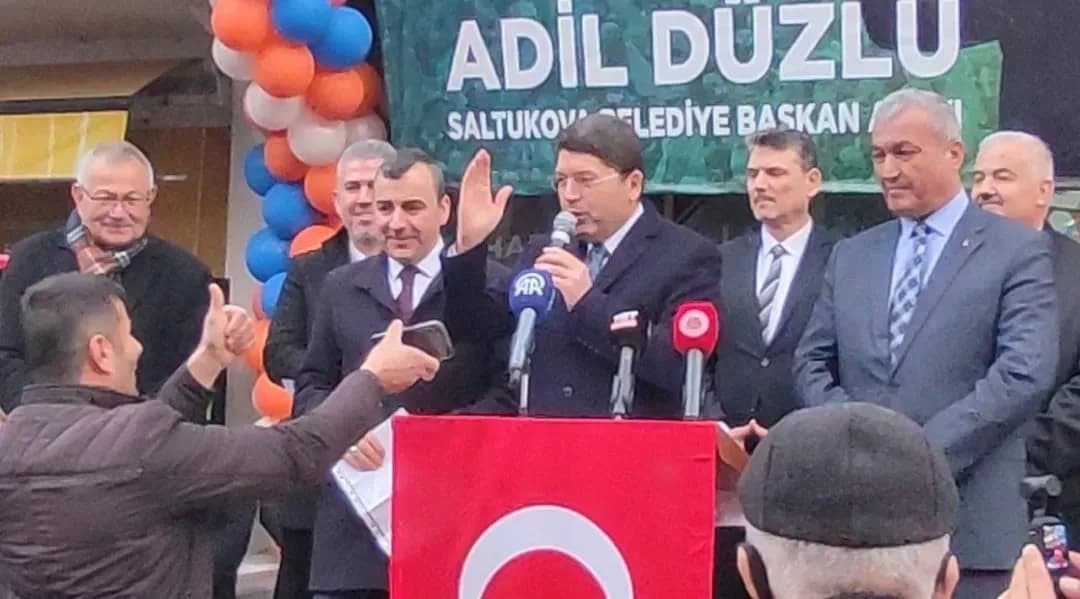 Adalet Bakanı Tunç’a engelli gençten "Binali Yıldırım" sürprizi